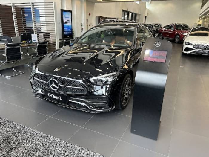 Will a ¥100,000 Discount Boost Benz Oil Car Sales & Profits?